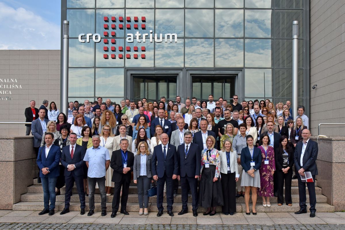 The picture shows a joint photo of the participants of the "SDI 2024 Day" conference.
